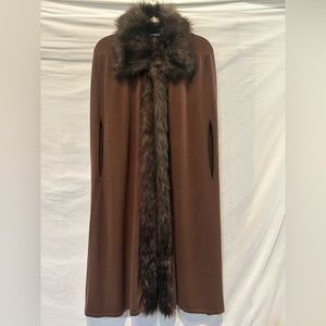 NEW - Beautiful Anthony Original Sweater
Knit Faux Fur Cape - Size Large